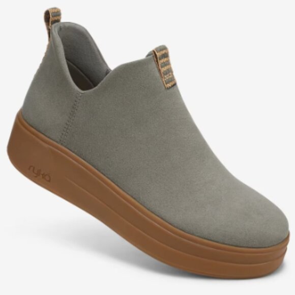 NWT Ryka Women's Vivie Ankle Bootie water repellant - Picture 1 of 9